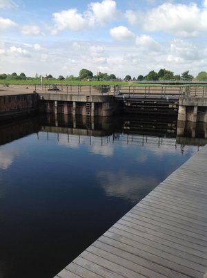 Water Rising sluice gate purfleet river kings lynn