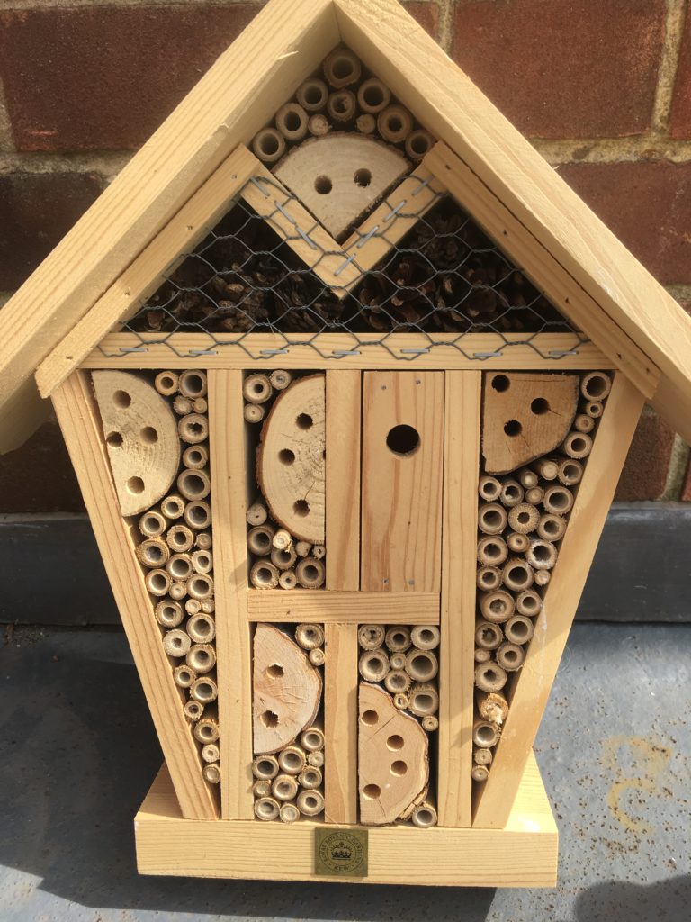 Creating insect-friendly corridors. A bee hotel